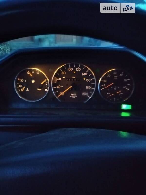 Седан Mercedes-Benz E-Class 1986 в Львове