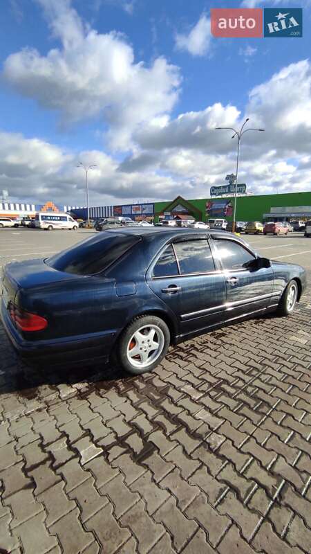 Седан Mercedes-Benz E-Class 2001 в Черновцах