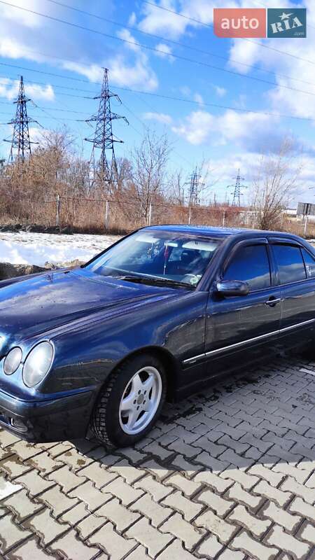 Седан Mercedes-Benz E-Class 2001 в Черновцах