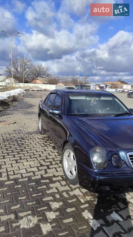 Седан Mercedes-Benz E-Class 2001 в Черновцах