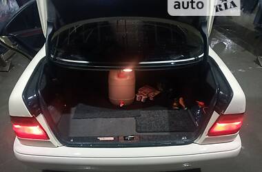 Седан Mercedes-Benz E-Class 2000 в 