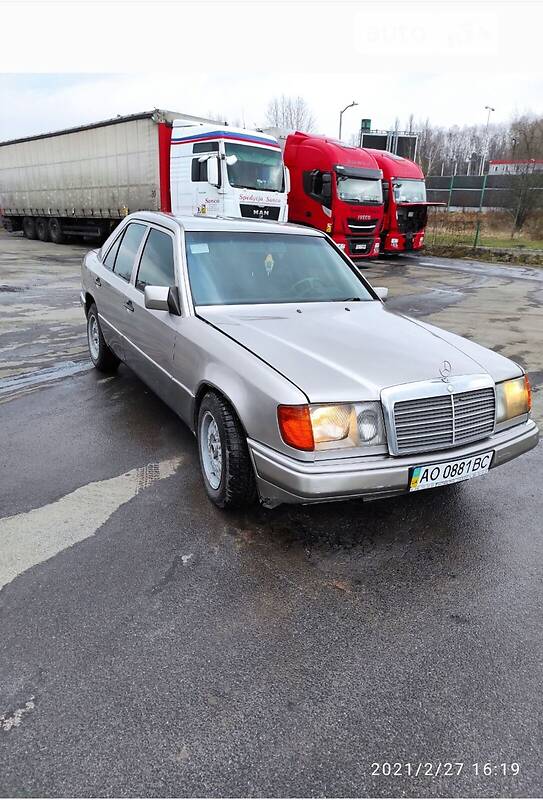Mercedes-Benz E-Class 1989
