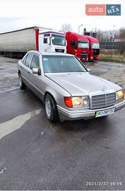 Седан Mercedes-Benz E-Class 1989 в Ужгороде