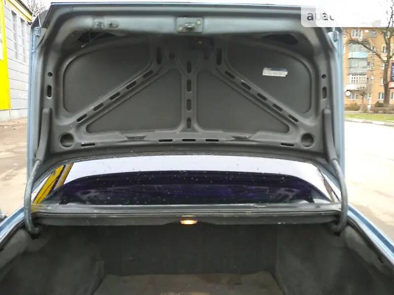 Седан Mercedes-Benz E-Class 1986 в Львове