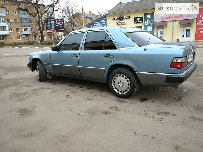 Седан Mercedes-Benz E-Class 1986 в Львове