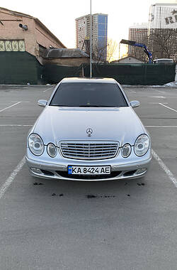 Седан Mercedes-Benz E-Class 2002 в Києві