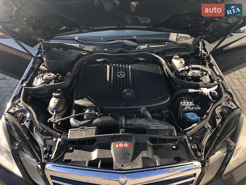 Седан Mercedes-Benz E-Class 2011 в Чернівцях