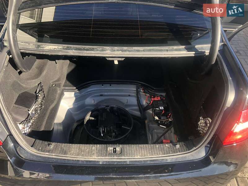 Седан Mercedes-Benz E-Class 2011 в Чернівцях