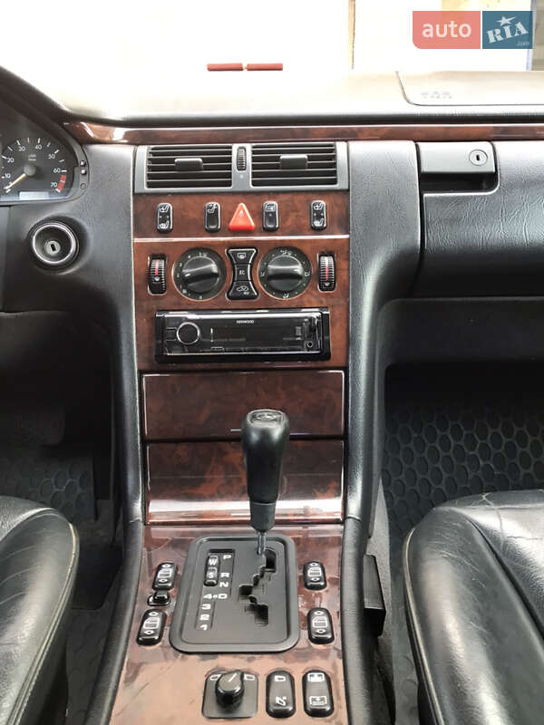 Седан Mercedes-Benz E-Class 1997 в Николаеве