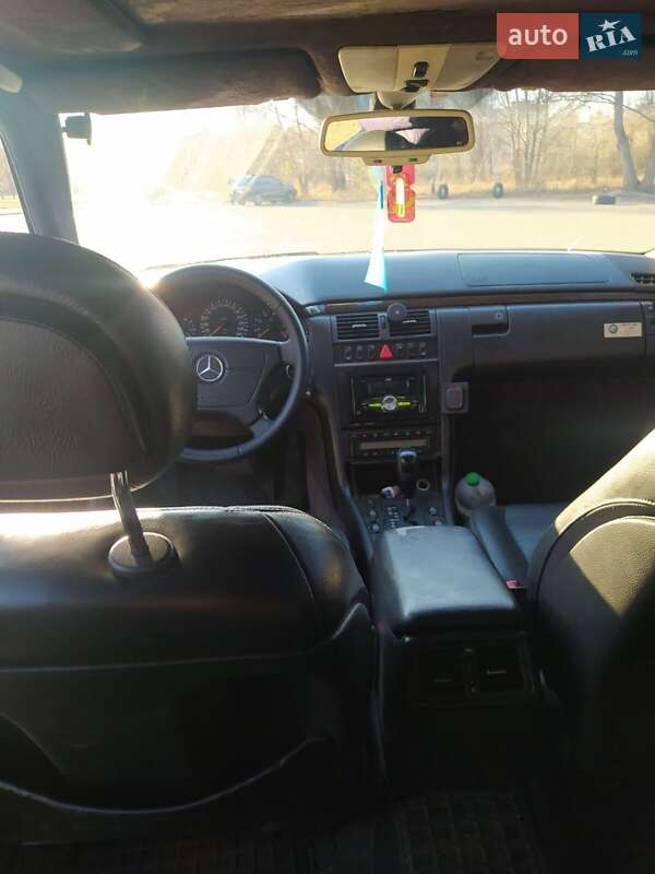 Седан Mercedes-Benz E-Class 1996 в Киеве