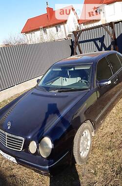 Седан Mercedes-Benz E-Class 2001 в Луцьку