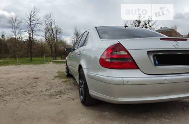 Седан Mercedes-Benz E-Class 2002 в Червонограді