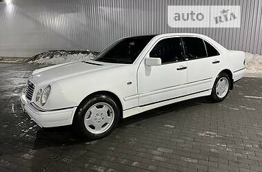 Седан Mercedes-Benz E-Class 1999 в Киеве