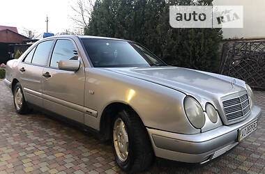 Седан Mercedes-Benz E-Class 1998 в Ужгороді