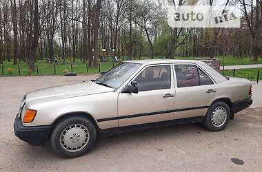 Седан Mercedes-Benz E-Class 1988 в Коломые