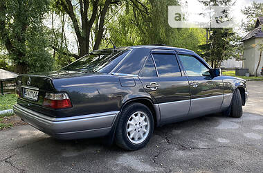 Седан Mercedes-Benz E-Class 1995 в Зборове
