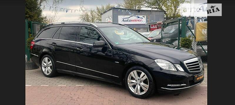 Универсал Mercedes-Benz E-Class 2011 в Черновцах