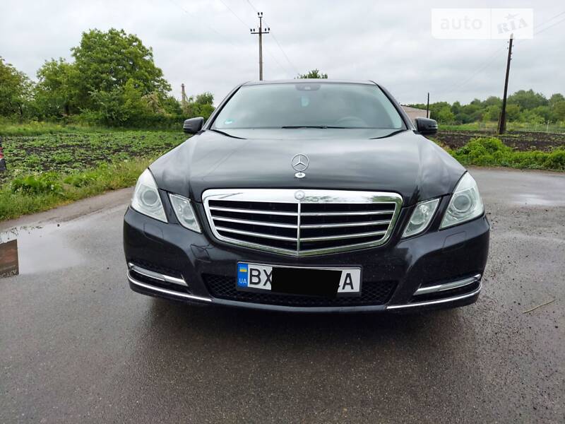 Седан Mercedes-Benz E-Class 2012 в Староконстантинове