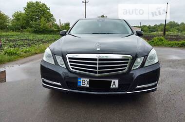 Седан Mercedes-Benz E-Class 2012 в Староконстантинове