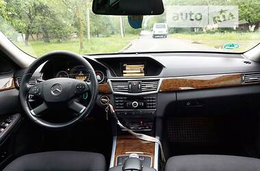 Седан Mercedes-Benz E-Class 2012 в Староконстантинове