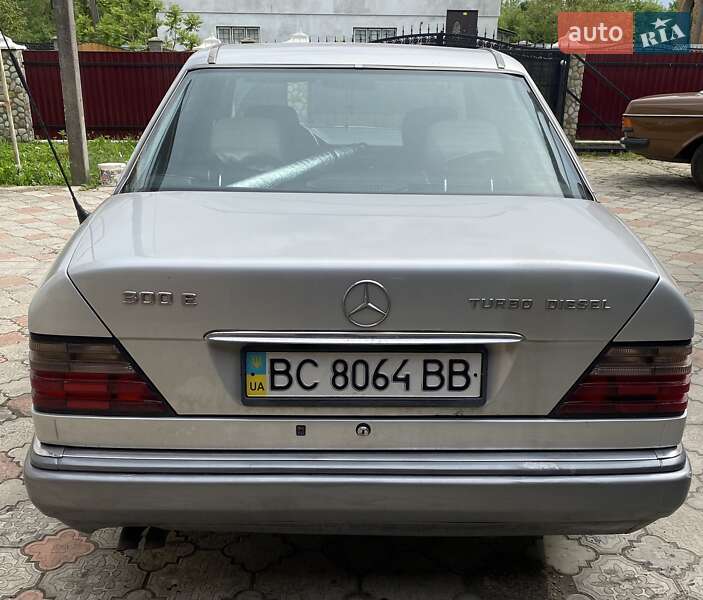 Седан Mercedes-Benz E-Class 1994 в Львове