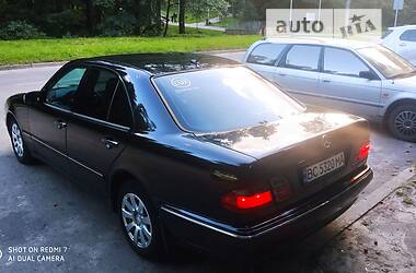 Седан Mercedes-Benz E-Class 2000 в Львові