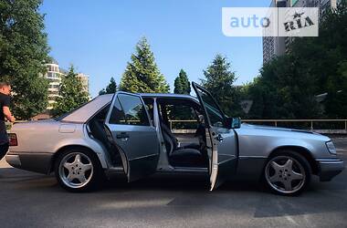 Седан Mercedes-Benz E-Class 1994 в Києві