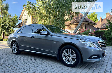 Седан Mercedes-Benz E-Class 2009 в Черновцах