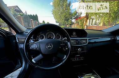 Седан Mercedes-Benz E-Class 2009 в Черновцах