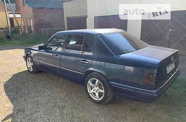 Седан Mercedes-Benz E-Class 1995 в Вижнице