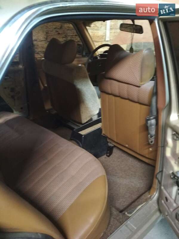 Седан Mercedes-Benz E-Class 1979 в Тернополі