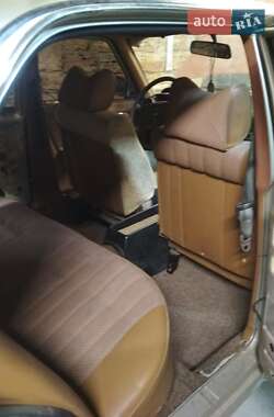 Седан Mercedes-Benz E-Class 1979 в 
