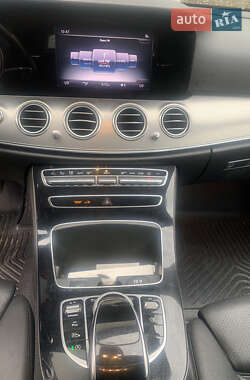 Седан Mercedes-Benz E-Class 2016 в Черновцах