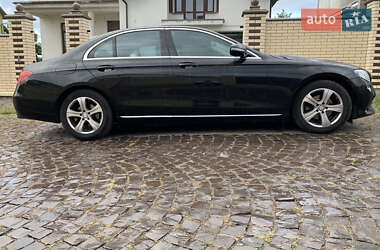 Седан Mercedes-Benz E-Class 2016 в Черновцах