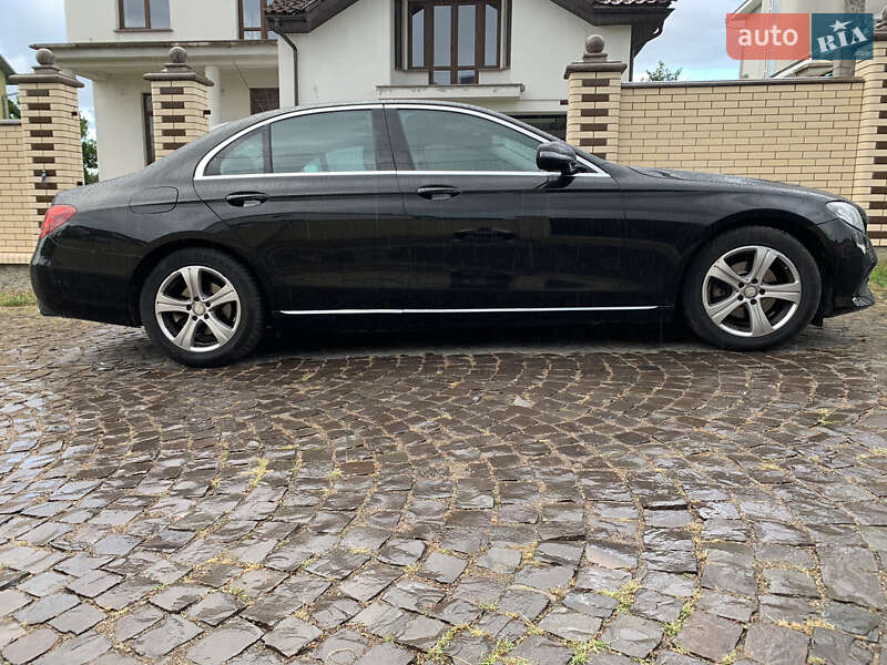 Седан Mercedes-Benz E-Class 2016 в Черновцах