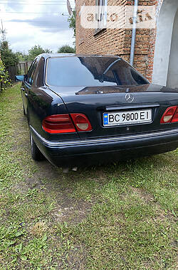 Седан Mercedes-Benz E-Class 1999 в Львове