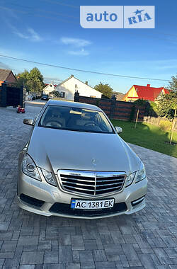 Седан Mercedes-Benz E-Class 2011 в Луцке