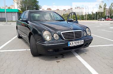 Седан Mercedes-Benz E-Class 2000 в Киеве