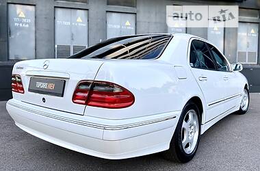 Седан Mercedes-Benz E-Class 2000 в 