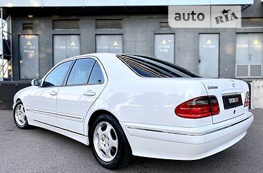 Седан Mercedes-Benz E-Class 2000 в 