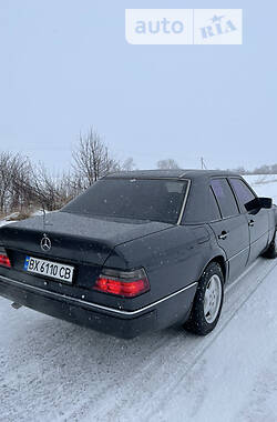 Седан Mercedes-Benz E-Class 1992 в Хмельницком