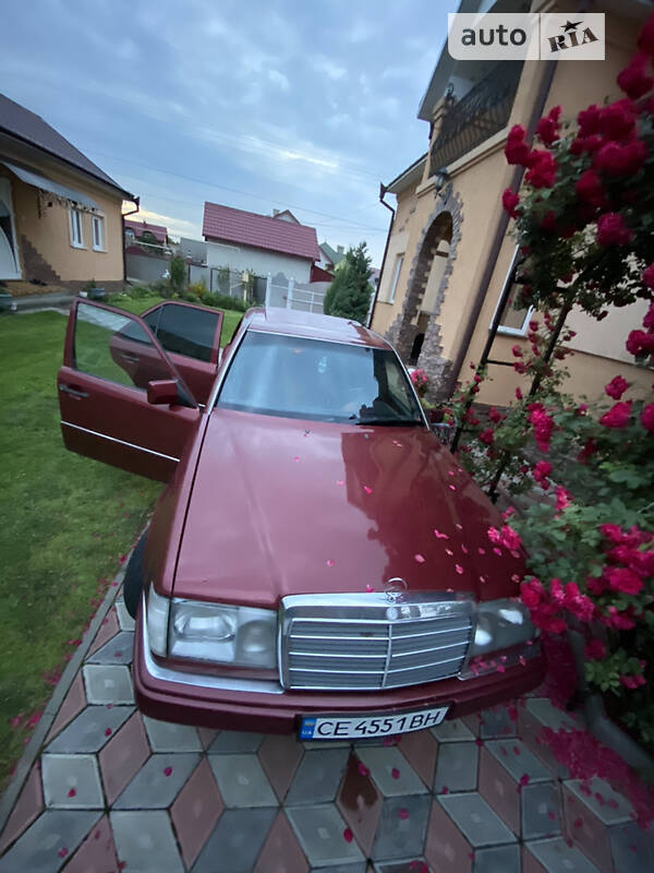 Седан Mercedes-Benz E-Class 1988 в Черновцах