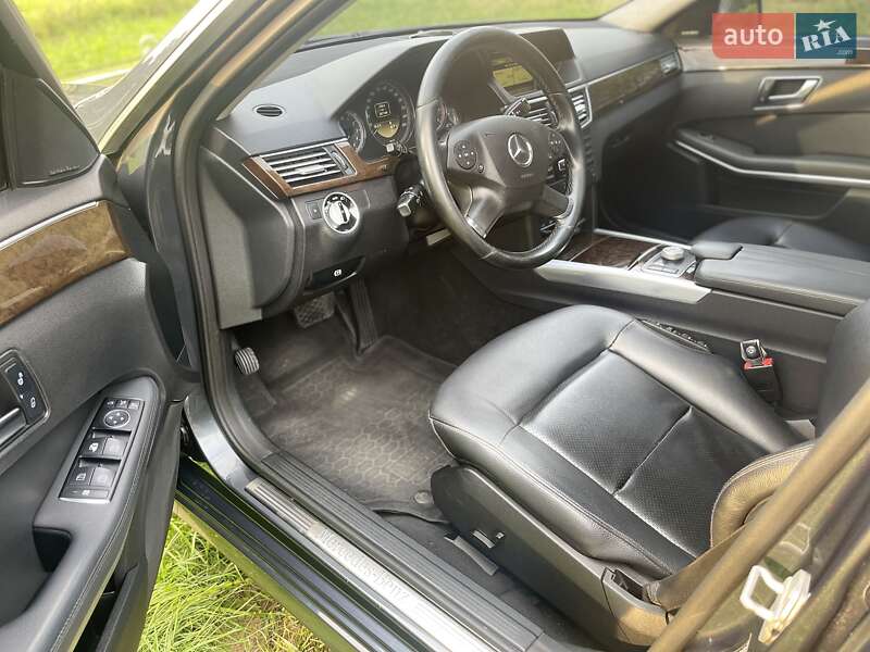 Седан Mercedes-Benz E-Class 2012 в Харькове