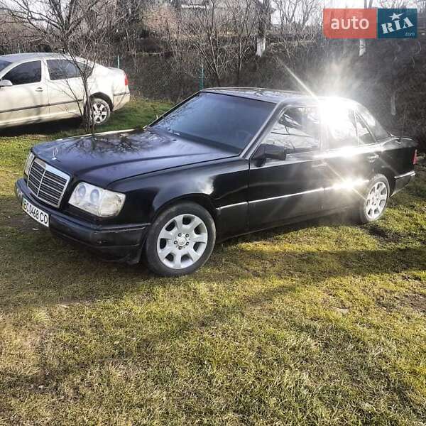Седан Mercedes-Benz E-Class 1988 в 