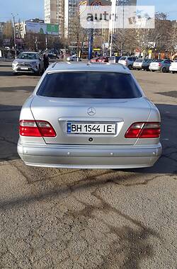 Седан Mercedes-Benz E-Class 2001 в Одессе