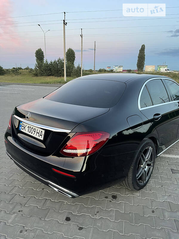 Седан Mercedes-Benz E-Class 2016 в Вараше