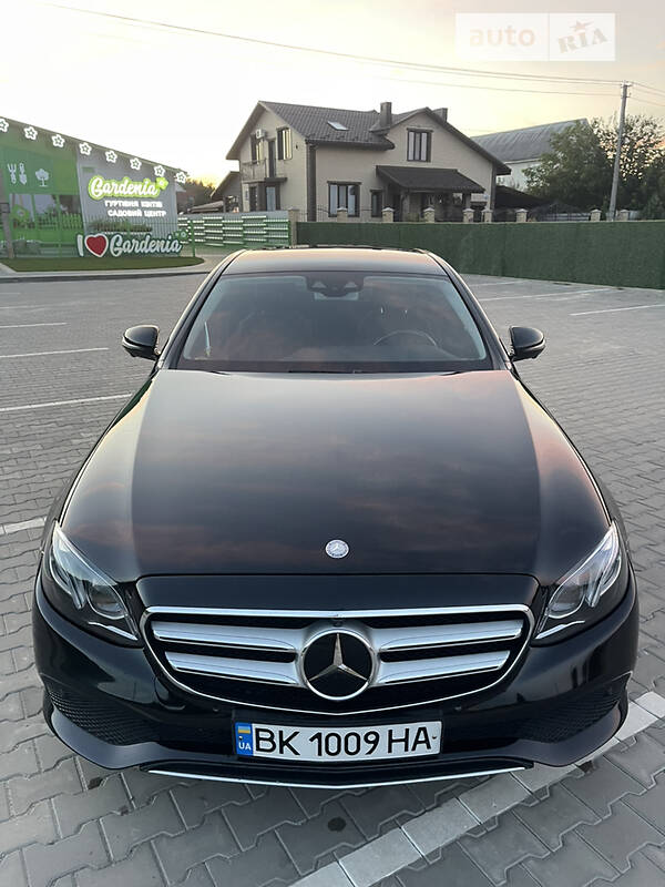 Седан Mercedes-Benz E-Class 2016 в Вараше