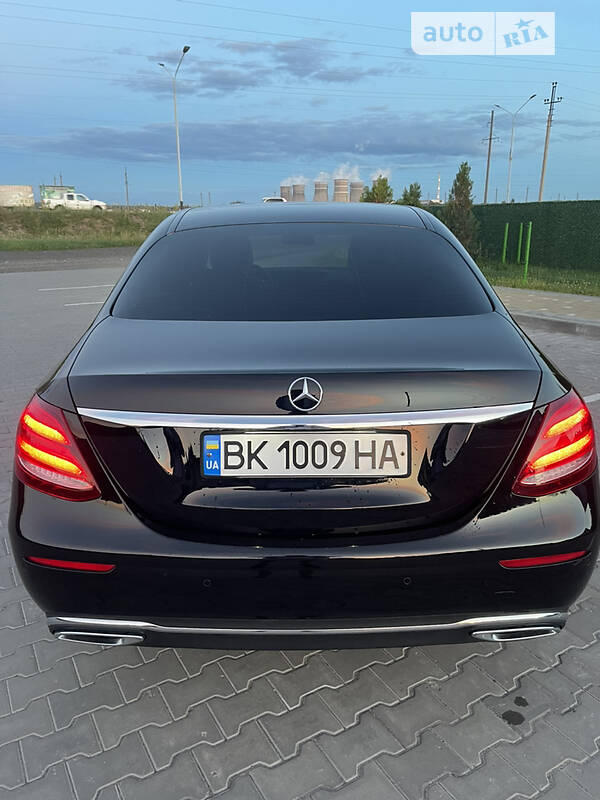 Седан Mercedes-Benz E-Class 2016 в Вараше