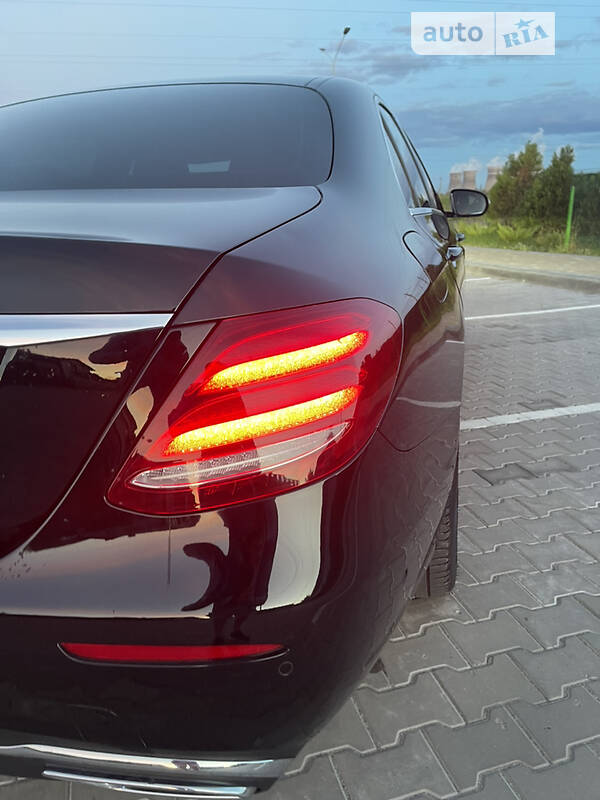 Седан Mercedes-Benz E-Class 2016 в Вараше