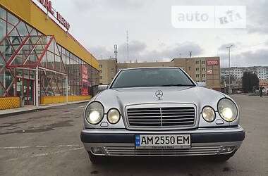 Седан Mercedes-Benz E-Class 1999 в Житомире